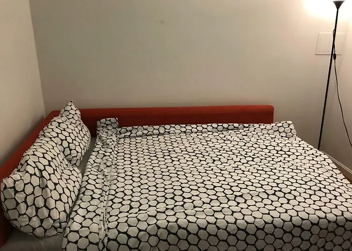 Steps To Convention Center, Downtown Dc, Metro Station: Private Apartment